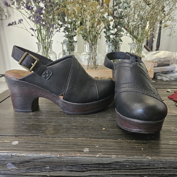 SOLD! - Picture 1 of 4